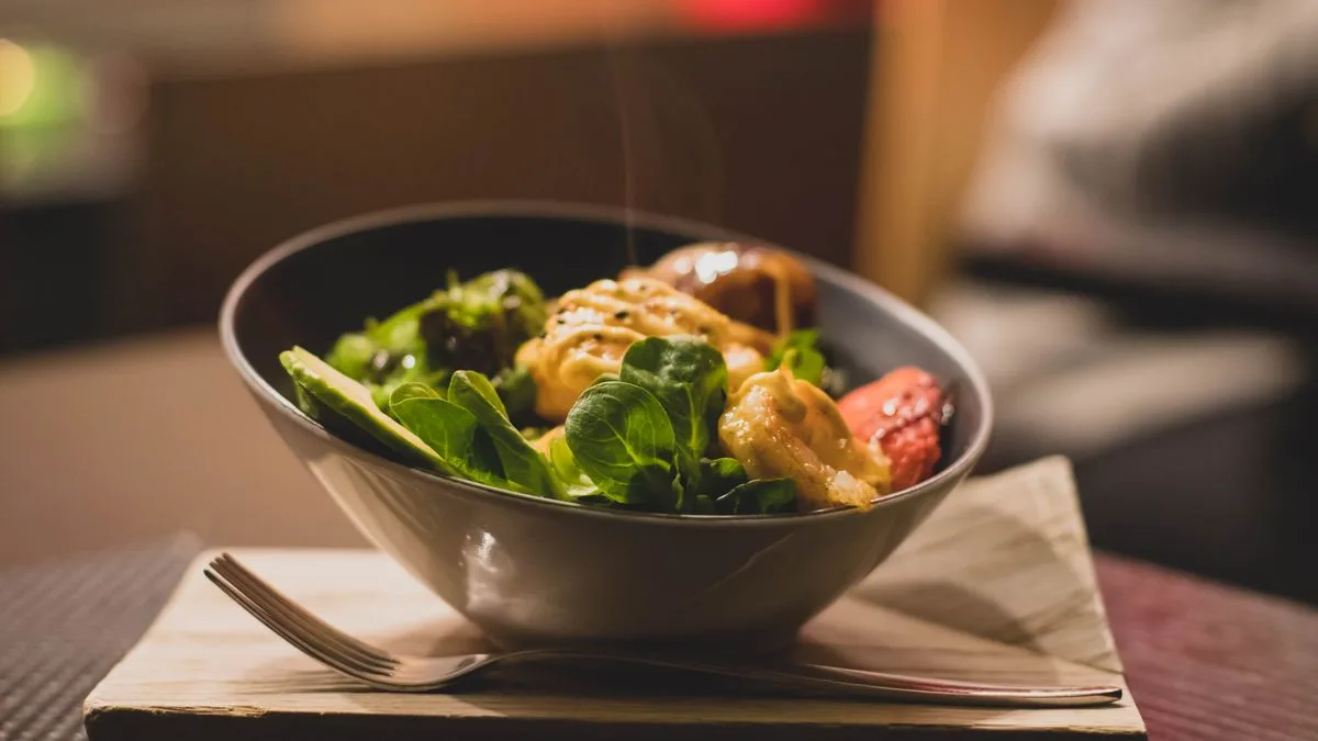 Crispy chicken tenders without a bun — the higher-protein, lower-calorie pick at Dave's