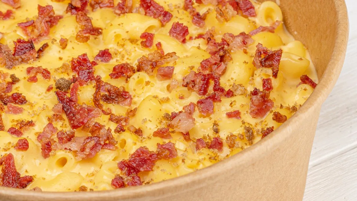 Dave’s Hot Chicken Mac & Cheese: Creamy Copycat Recipe