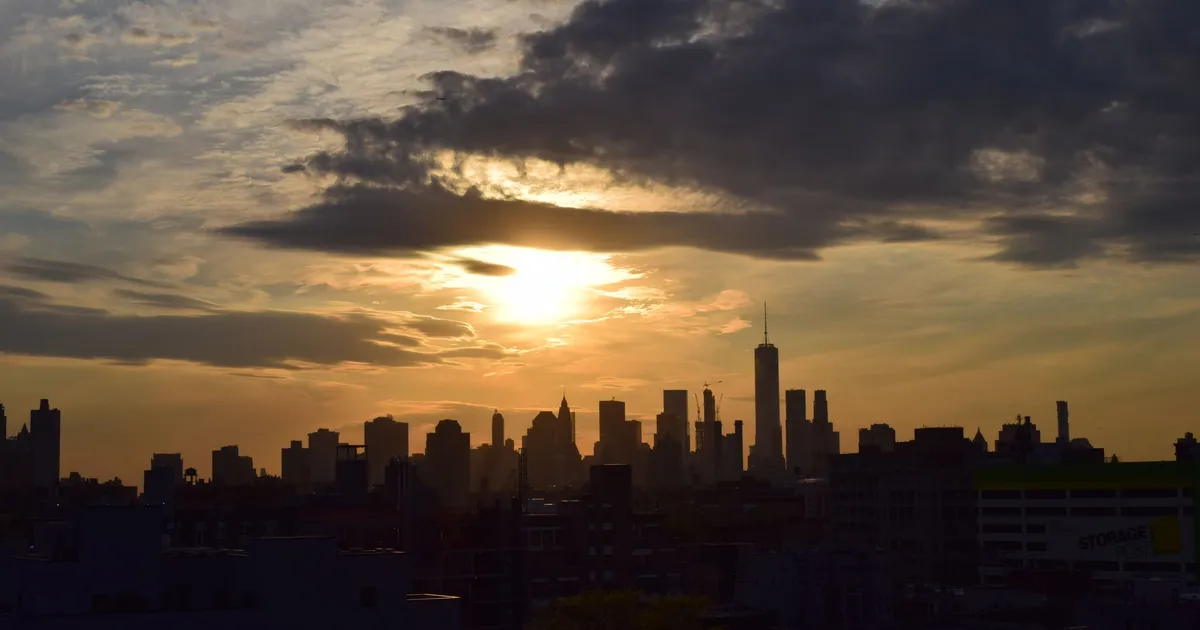 New York City skyline at dusk — Dave's Hot Chicken NYC locations guide