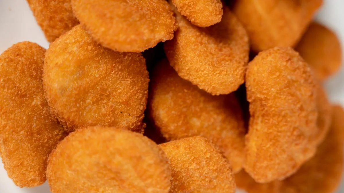 Crispy chicken nuggets — comparing Chick-fil-A's broad menu to Dave's Hot Chicken