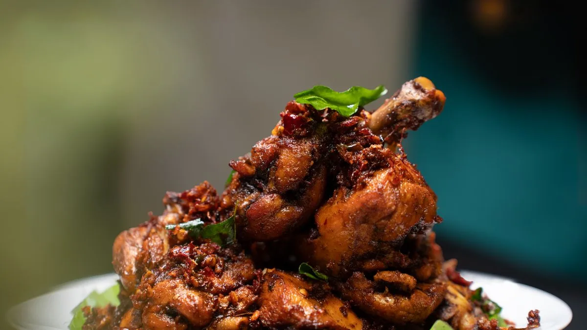 Close-up of spicy Nashville-style fried chicken — comparing the heat of Dave's and Howlin' Ray's