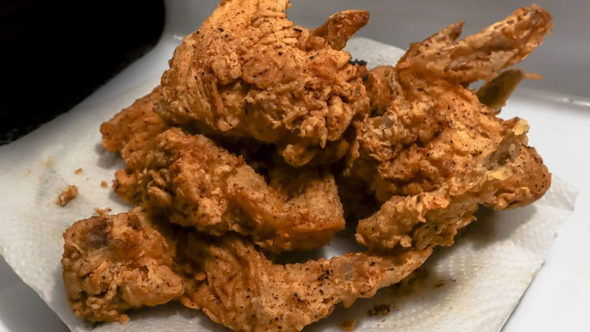 Dave’s Hot Chicken vs Popeyes: Which Is Better?