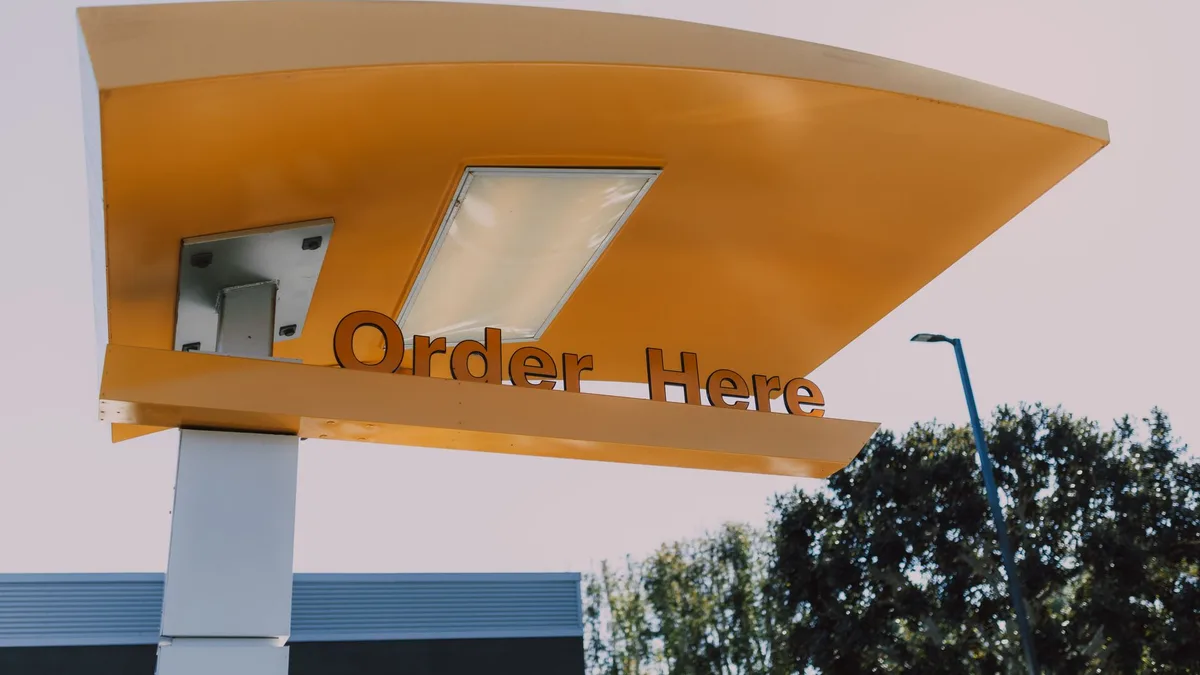 Does Dave’s Hot Chicken Have a Drive-Thru?